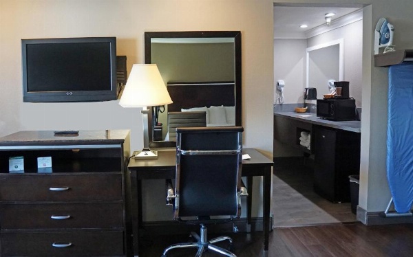 Hawthorne Plaza Inn Near LAX image 9